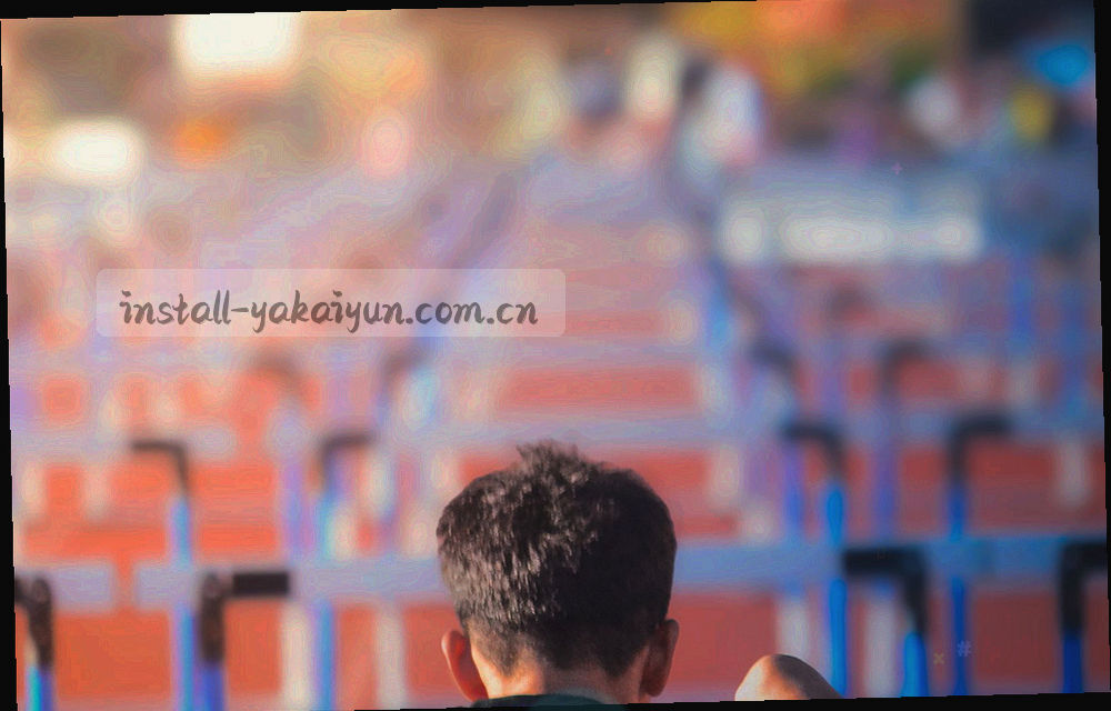 抽象网格地图上用三个青色光点标出南京、苏州、无锡三地服务小组位置